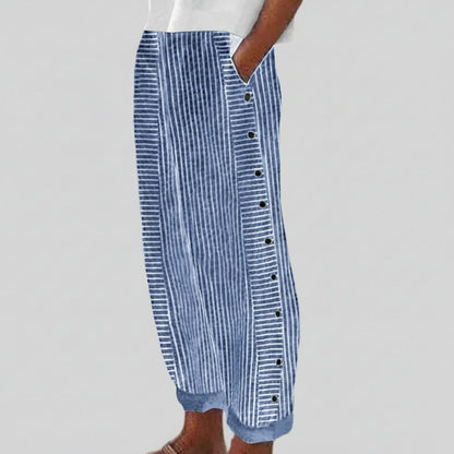 Pantalones de lino a rayas azules con bolsillos laterales